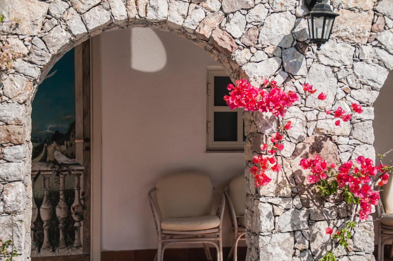B&B La Villa Giardini Naxos Kültér fotó